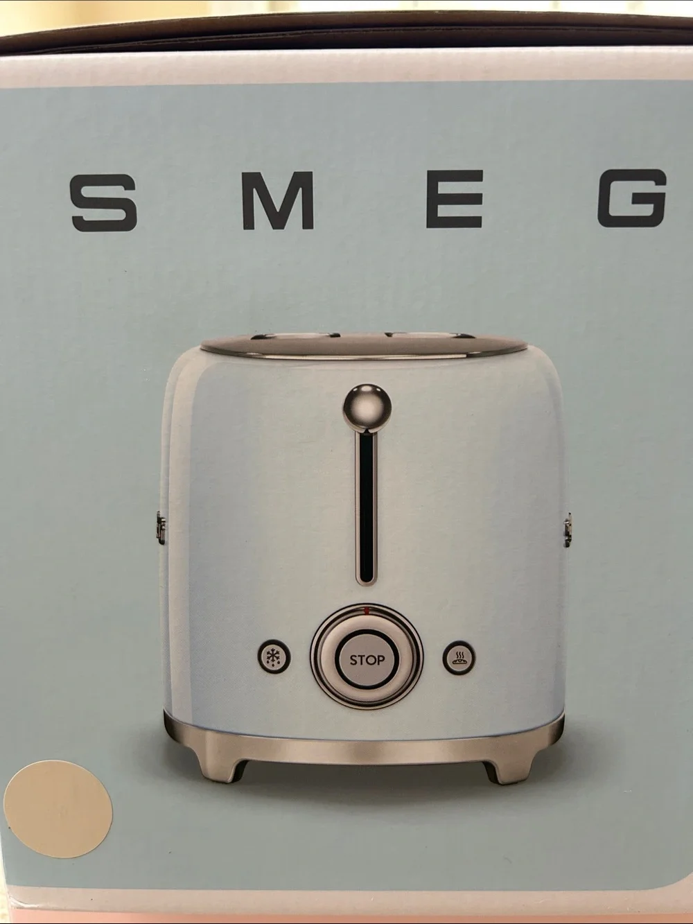 Smeg 2-Slice Toaster in Cream - Picture 2 of 3